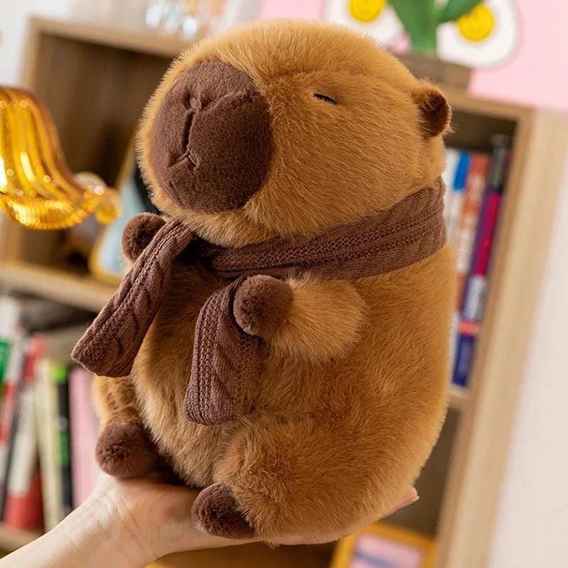 Capivara de Cachecol - Pelúcia Premium